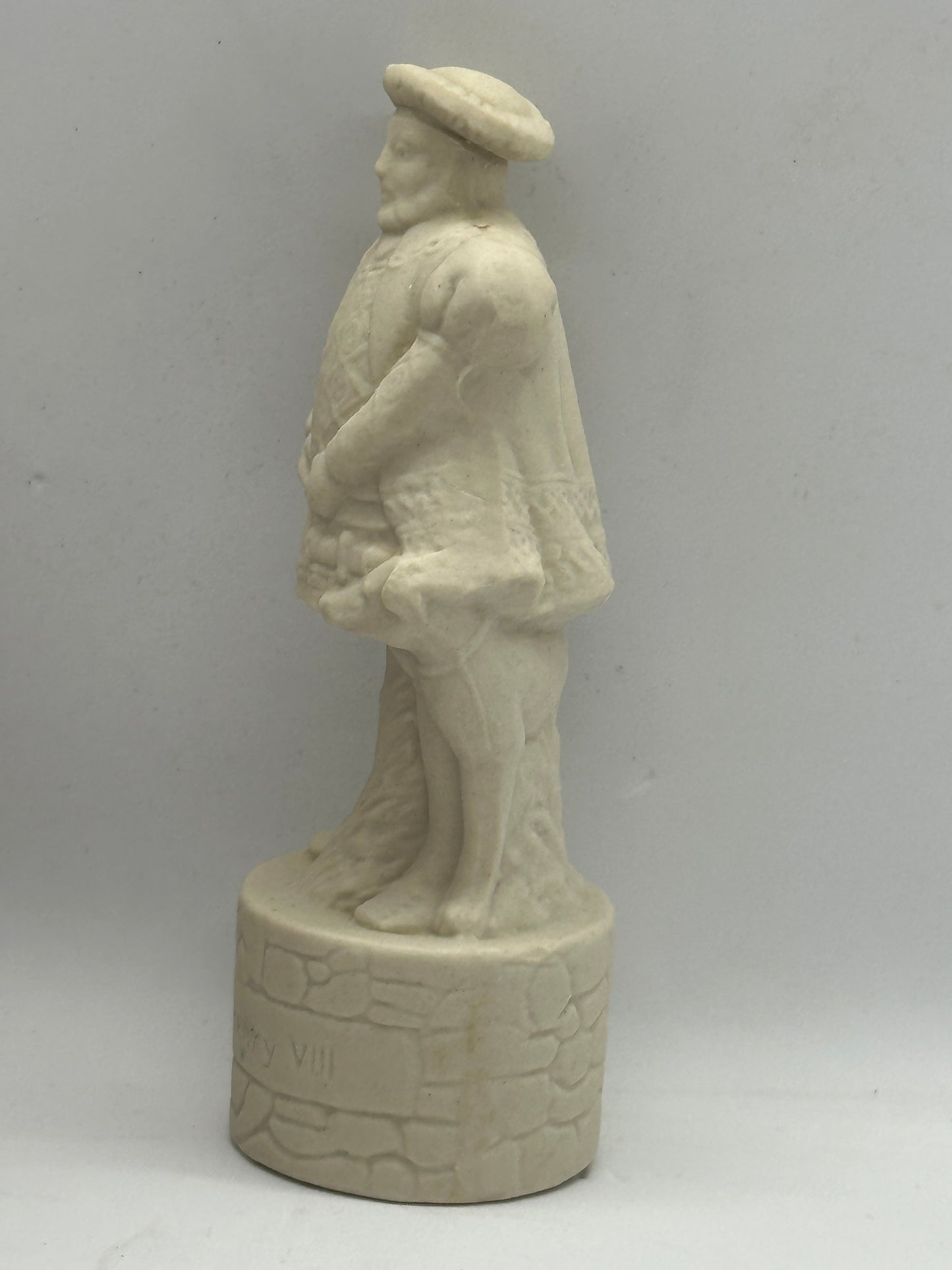 Wade England Beneagles Rose & Thistle Chess Pieces - King Henry VIII & Queen Elizabeth I Bottle w/cork