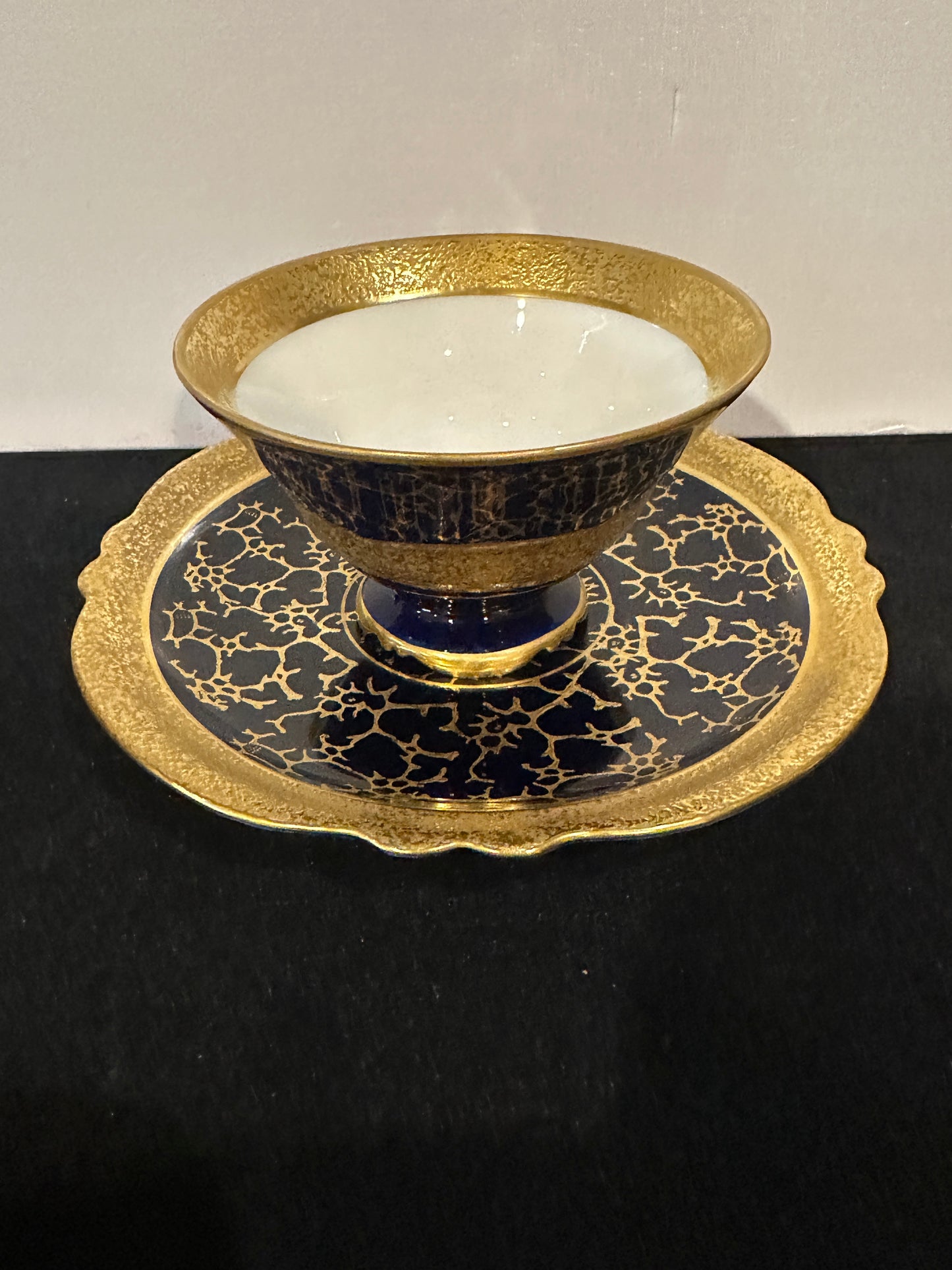 JLMENAU Echt Kobalt Tea Cup & Saucer 24K Gold