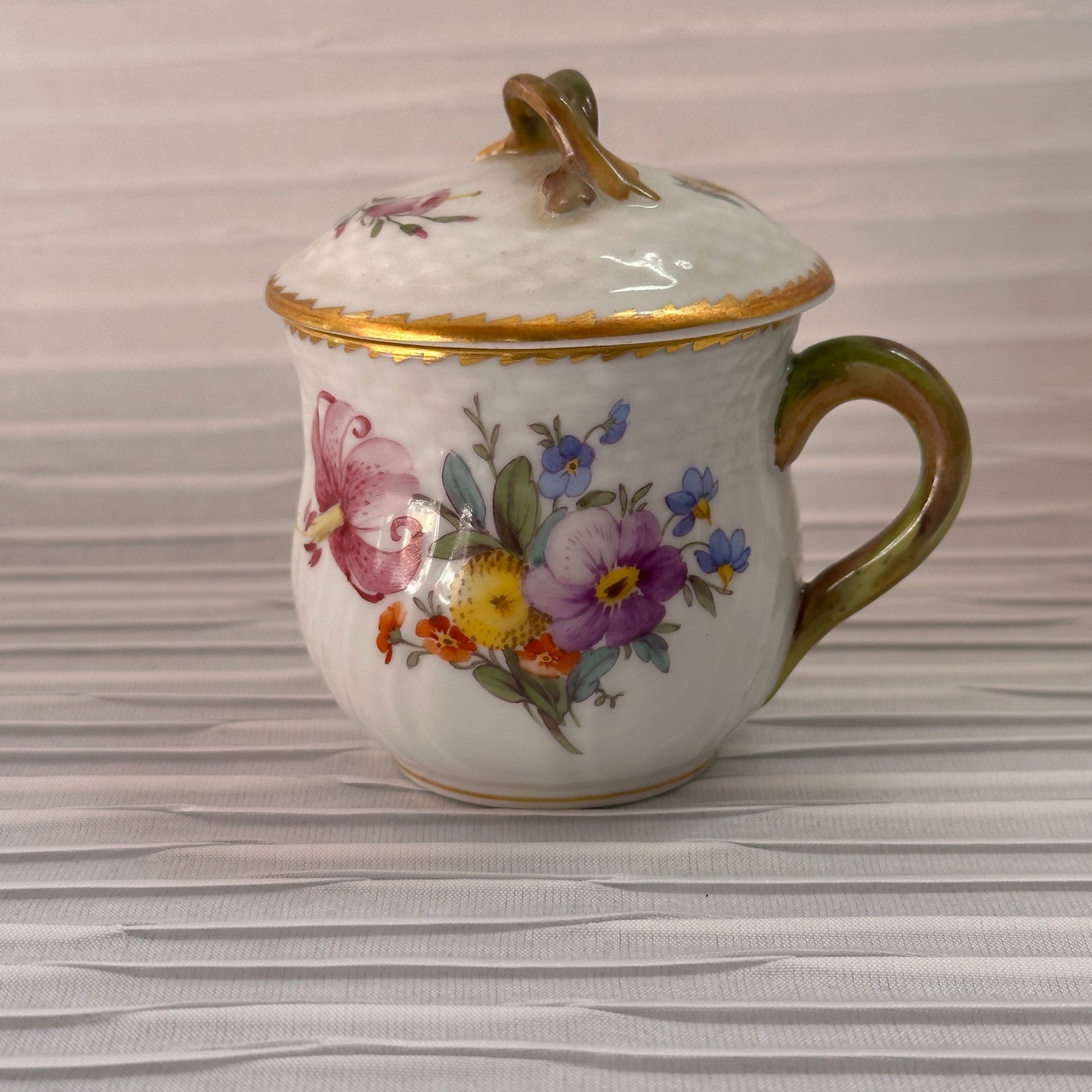 Royal Copenhagen #1542 Saxon Flower Porcelain Pot de Creme with lid