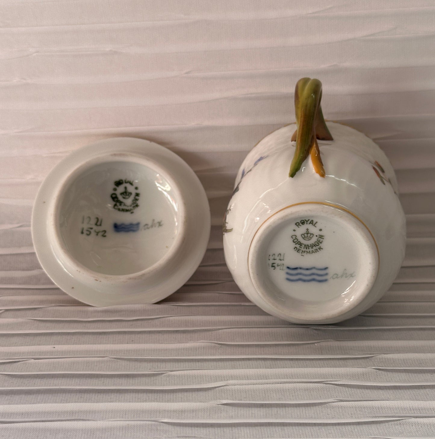 Royal Copenhagen #1542 Saxon Flower Porcelain Pot de Creme with lid