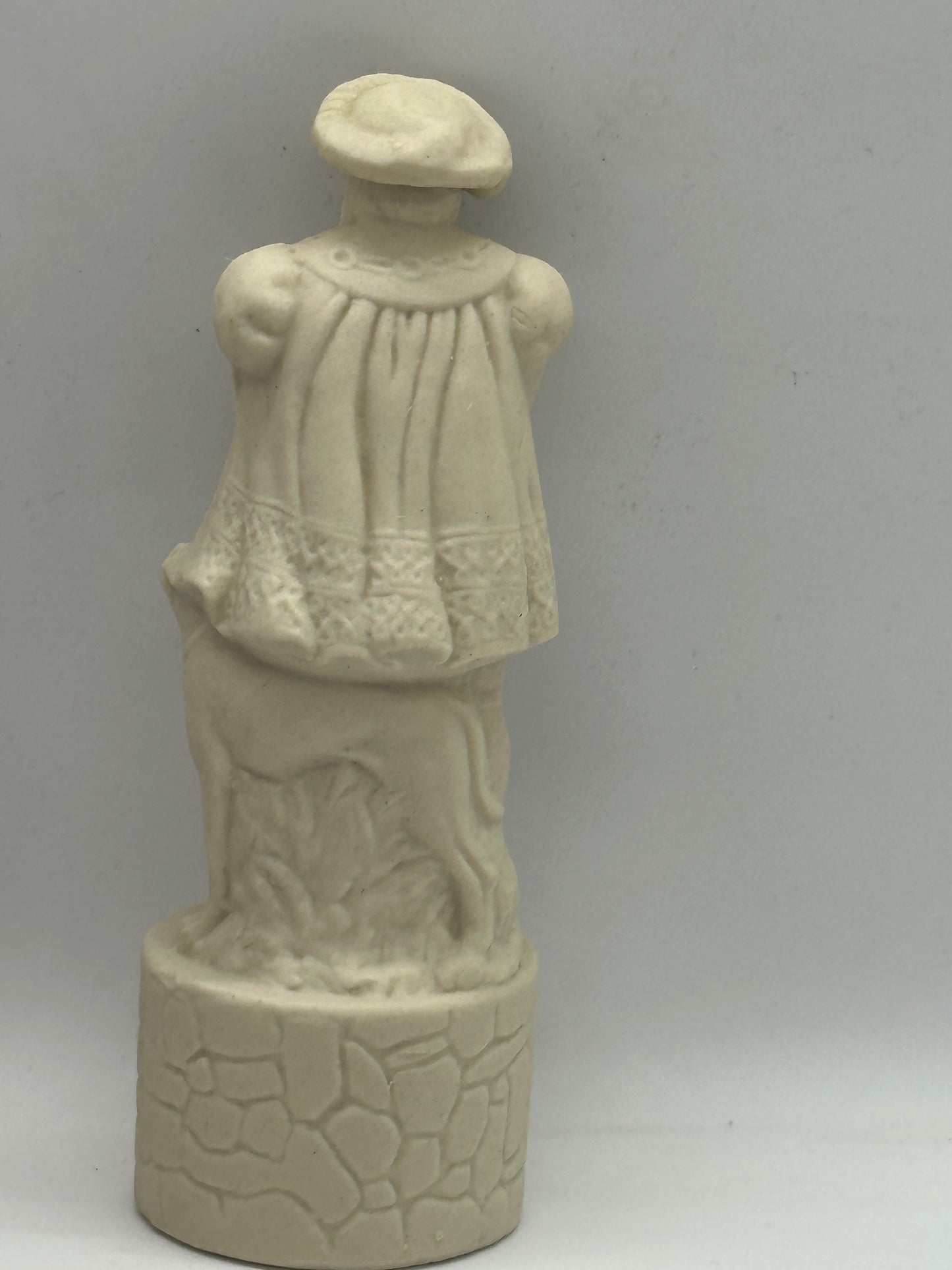 Wade England Beneagles Rose & Thistle Chess Pieces - King Henry VIII & Queen Elizabeth I Bottle w/cork